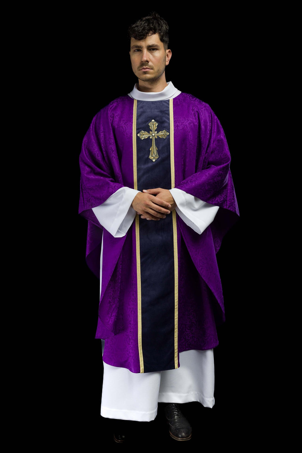 Ornat liturgiczny fioletowy z pasem i haftem krzyża na tkaninie żakardowej - ORNATY.PL