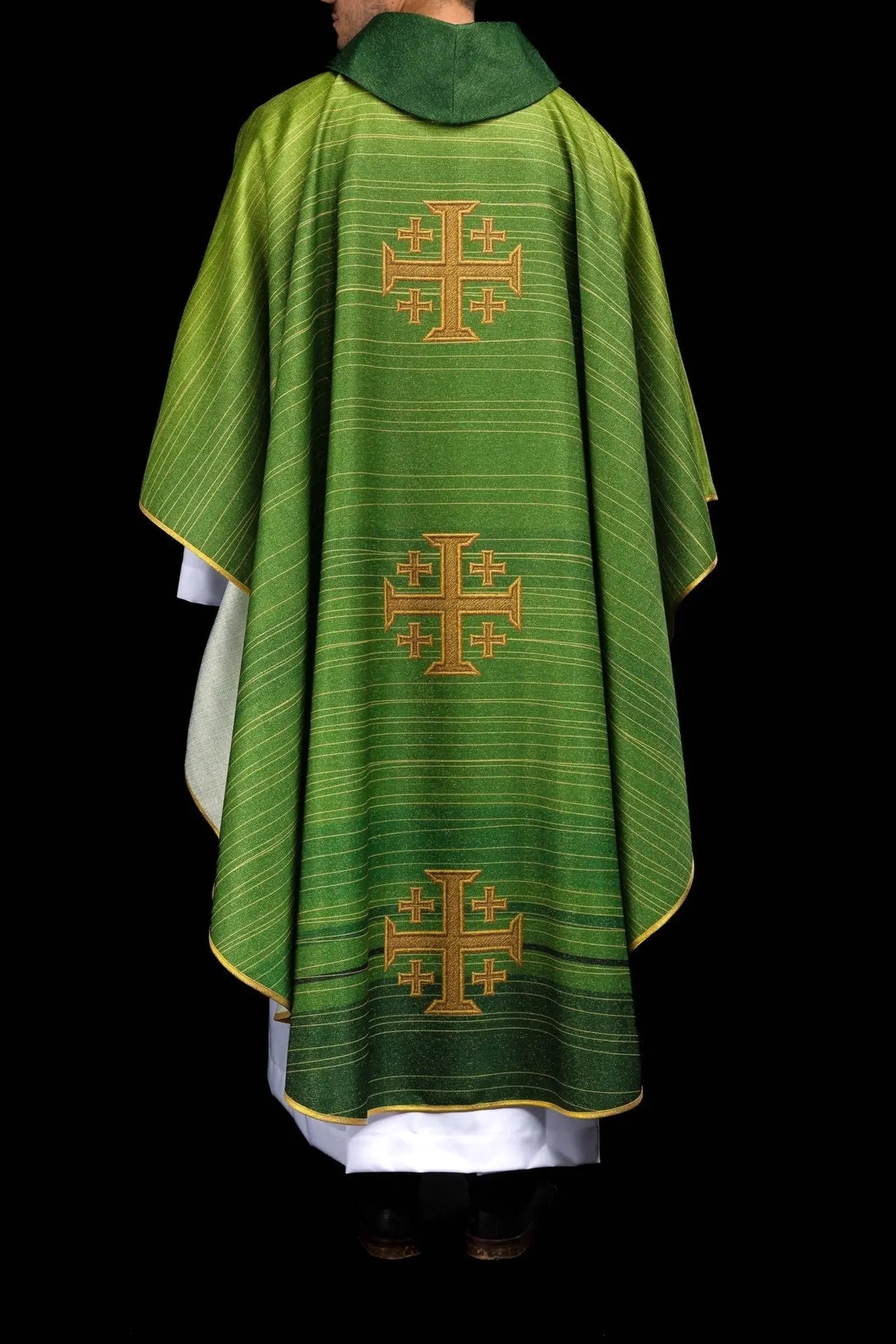Chasuble verte imprimée avec la Croix de Jérusalem