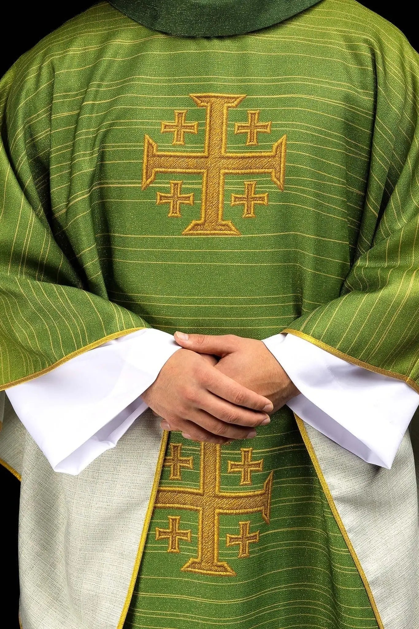 Chasuble verte imprimée avec la Croix de Jérusalem