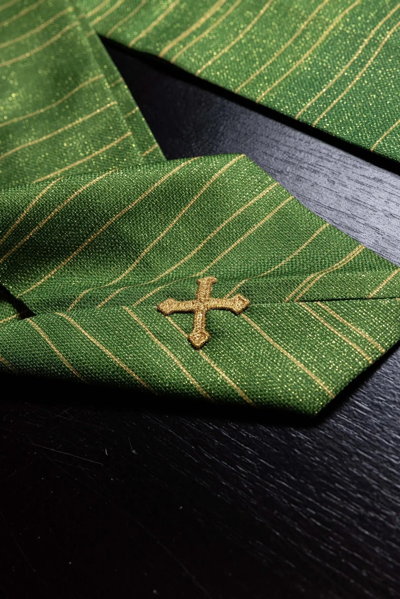 Chasuble verte imprimée avec la Croix de Jérusalem