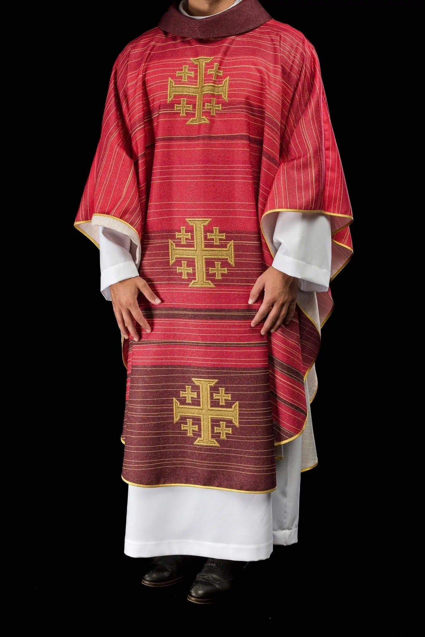 Chasuble imprimée avec croix de Jérusalem rouge