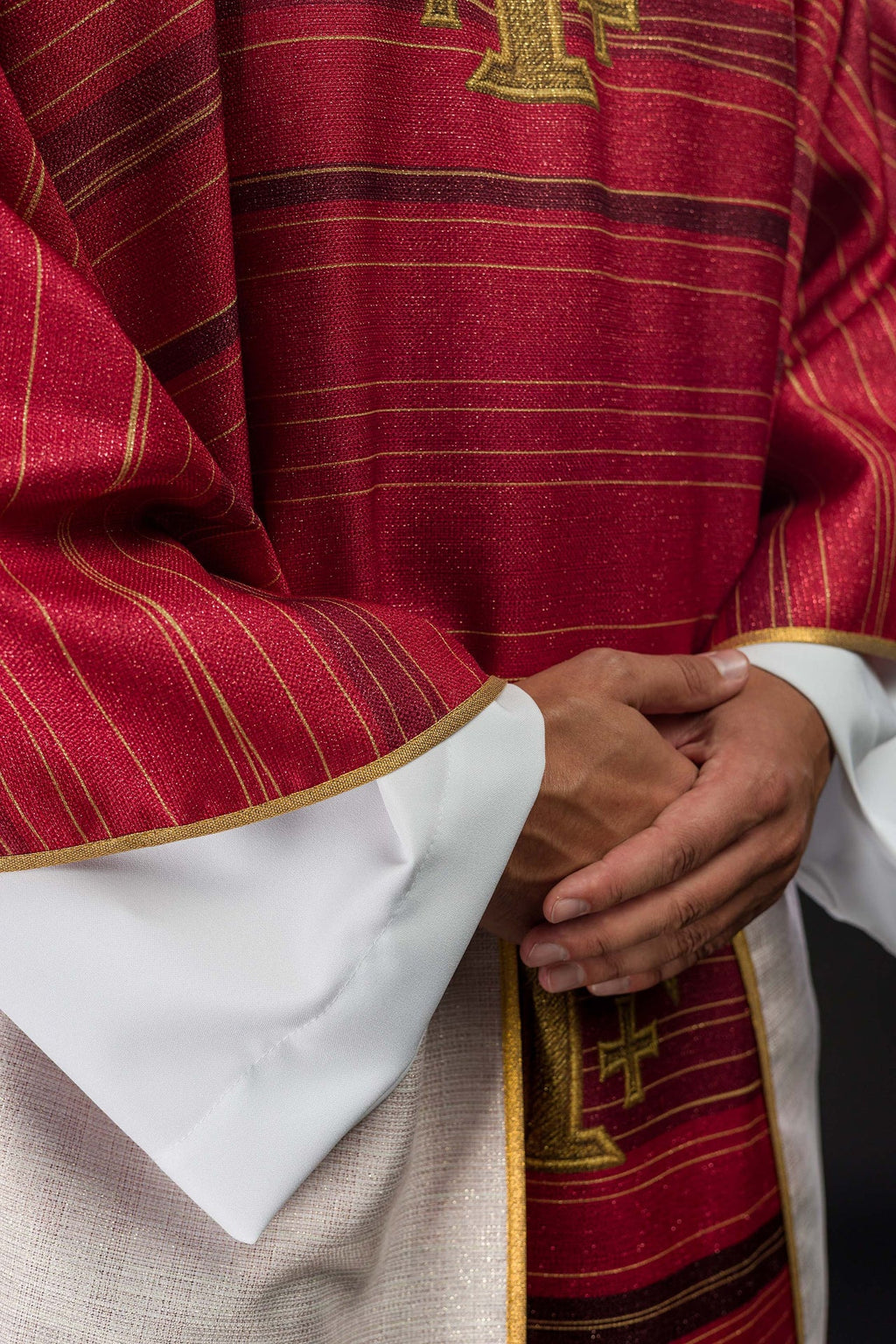 Ornement imprimé avec Croix de Jérusalem rouge