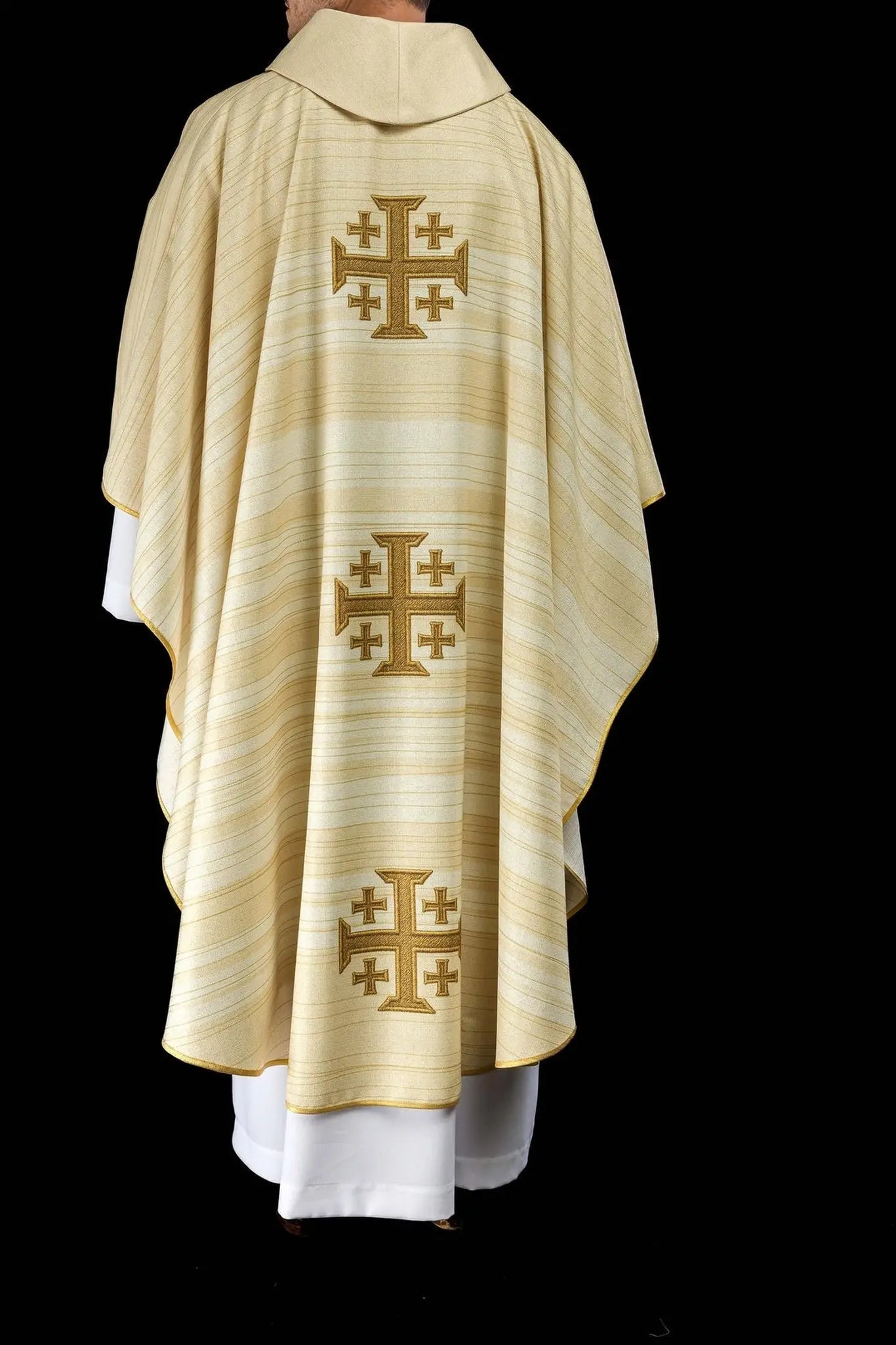Chasuble imprimée avec croix de Jérusalem écrue
