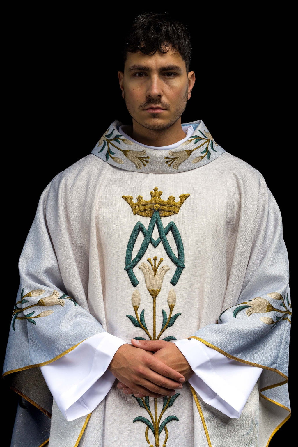 Ornement marial imprimé avec motif de lys et monogramme bleu-écru