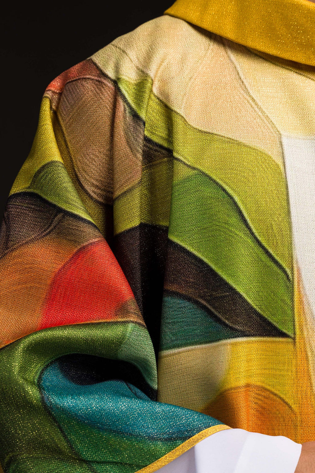 Ornement imprimé multicolore avec motif de croix