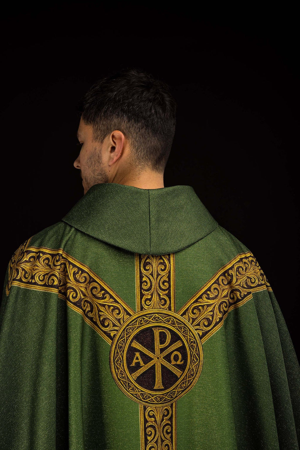 Ornement imprimé Pax vert avec riche décoration dorée