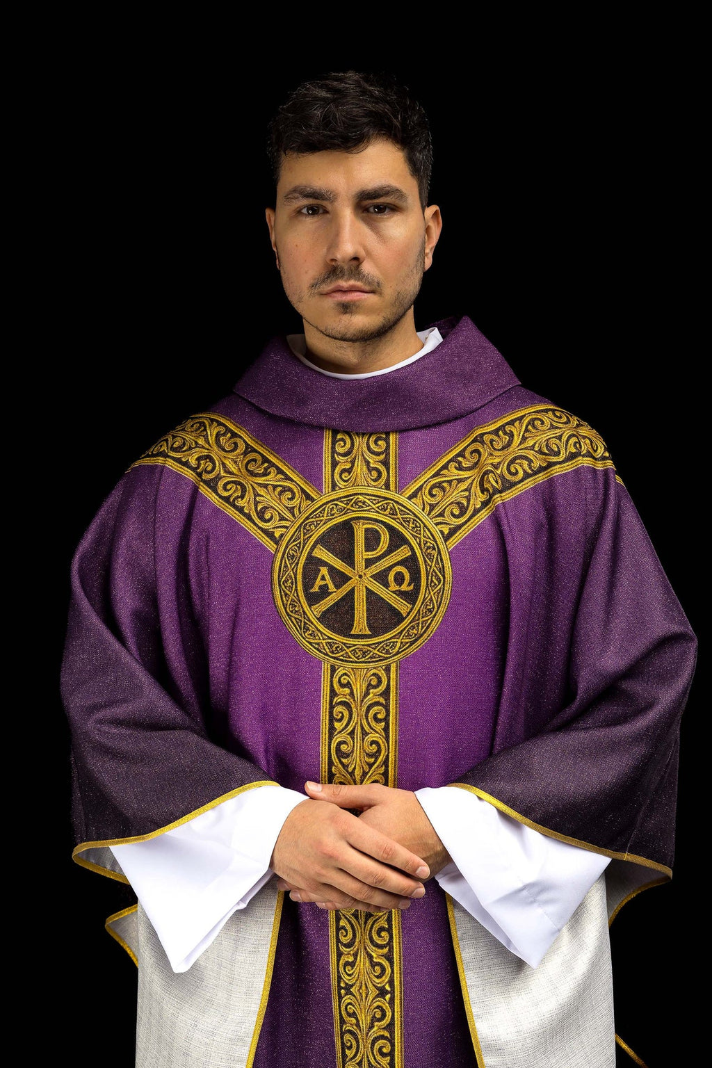 Ornement imprimé Pax violet avec une riche décoration dorée