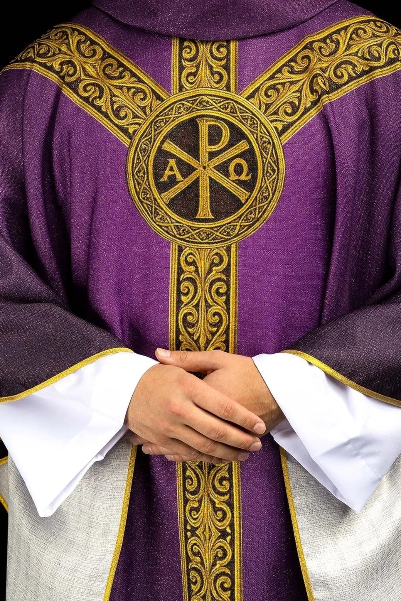 Chasuble violette imprimée « Pax » avec riche décoration dorée