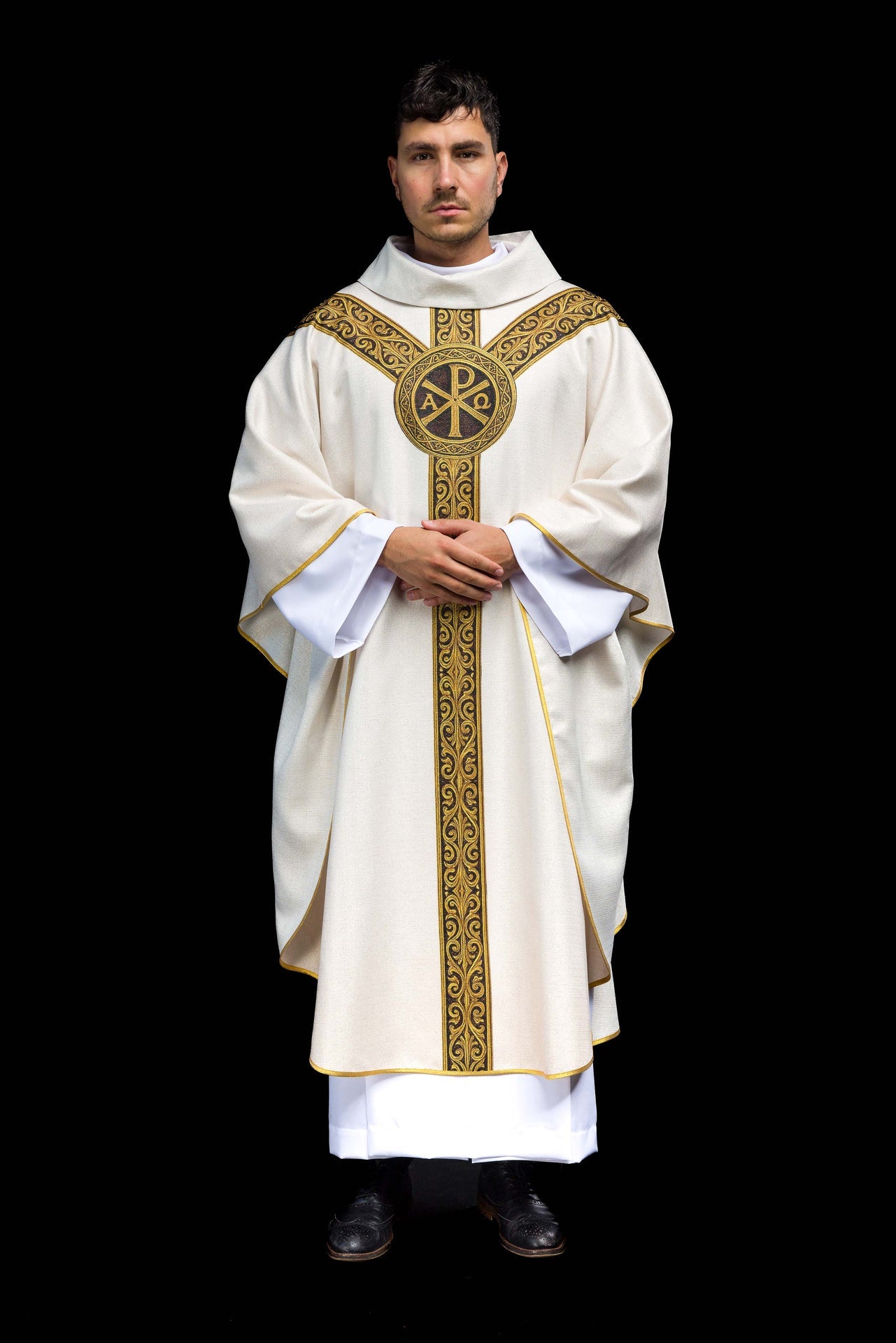 Ornement imprimé Pax écru avec une riche décoration dorée