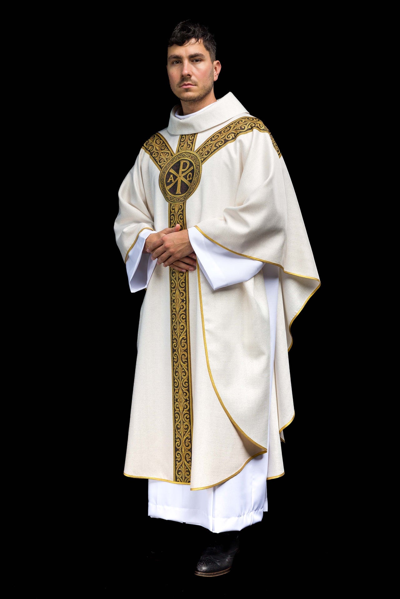 Ornement imprimé Pax écru avec une riche décoration dorée