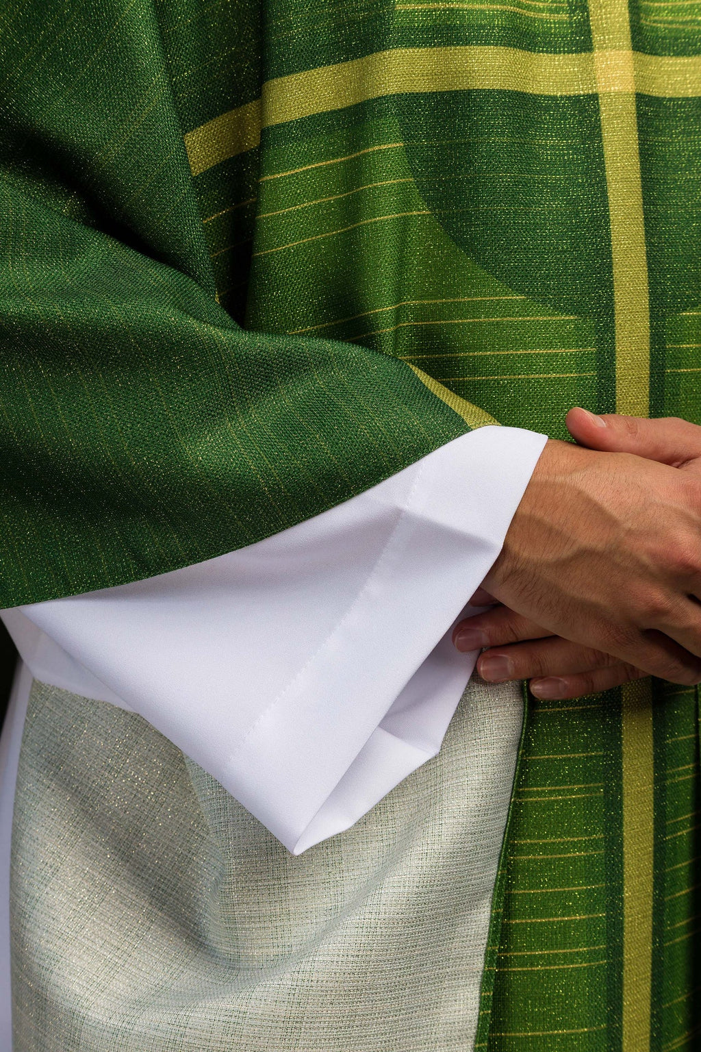 Ornement imprimé vert avec motif de croix