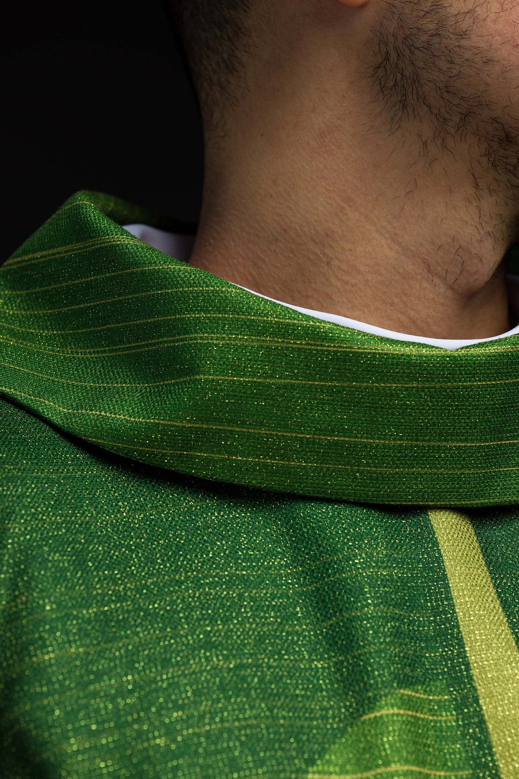 Ornement imprimé vert avec motif de croix