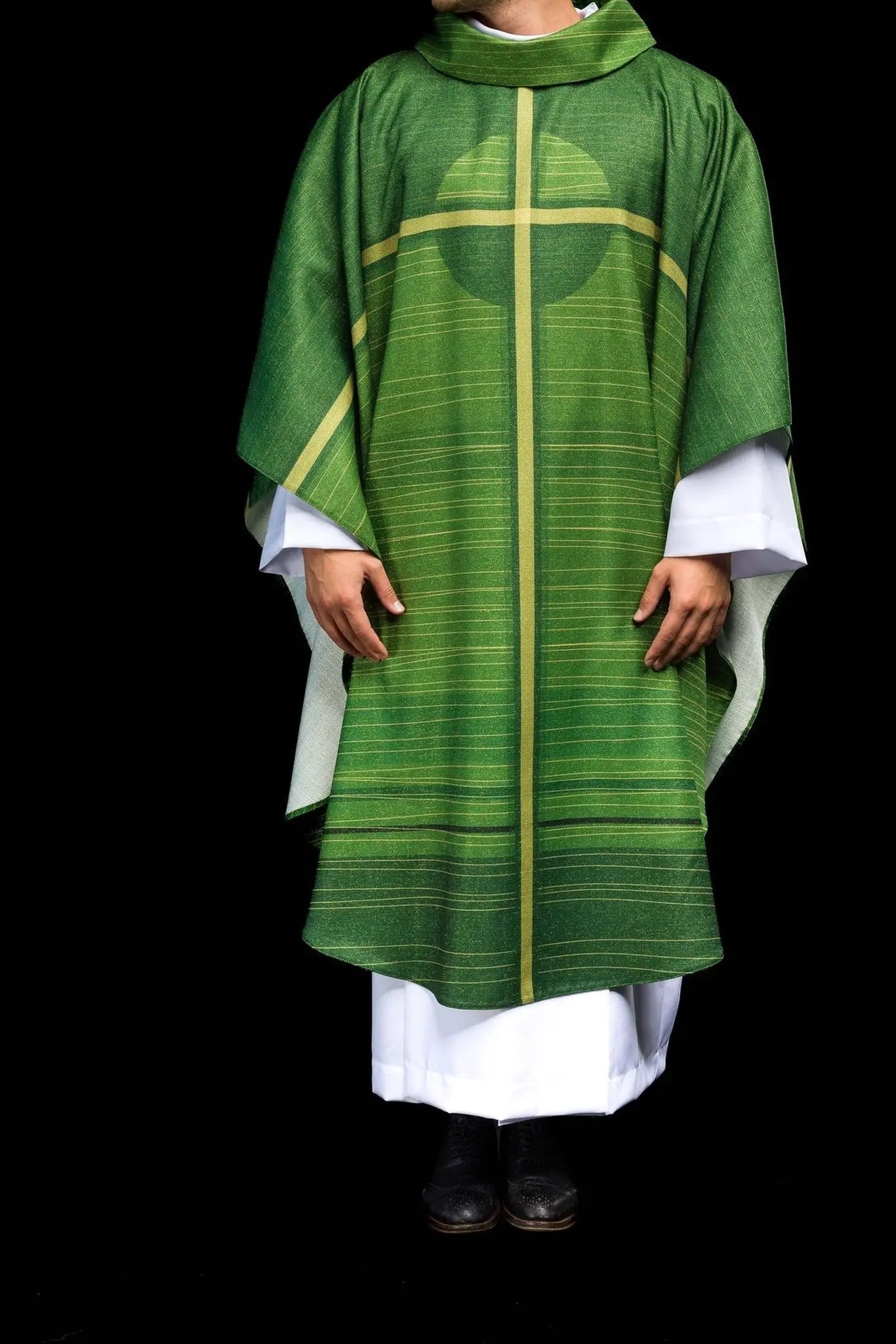 Chasuble verte imprimée avec un motif de croix