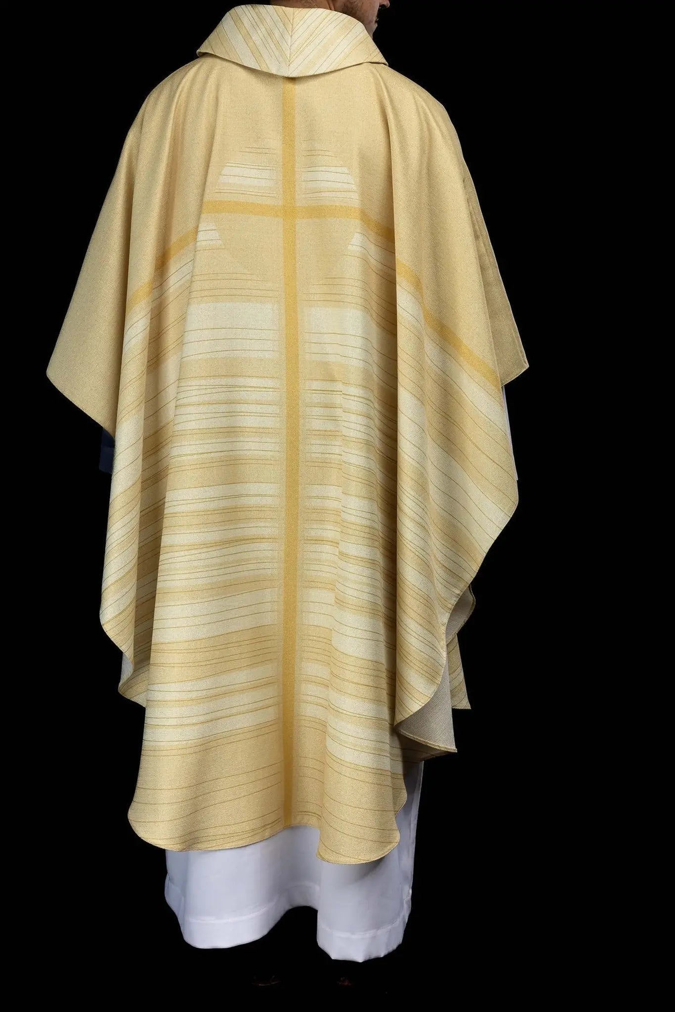 Chasuble écrue imprimée avec motif croix