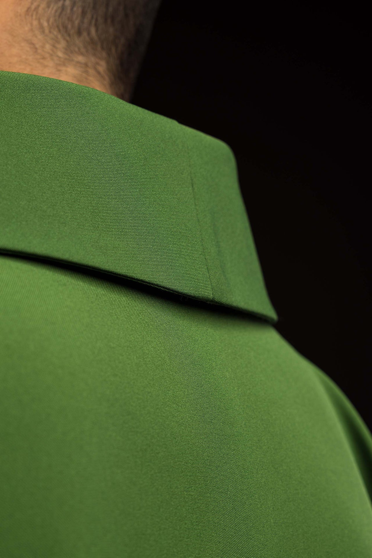 Chasuble verte brodée avec motif de croix