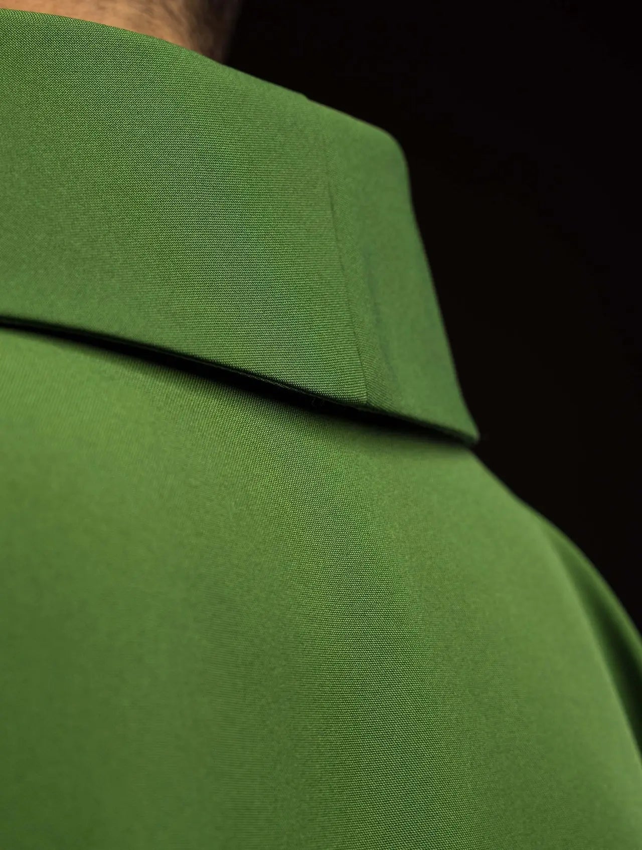 Chasuble verte brodée avec motif de croix