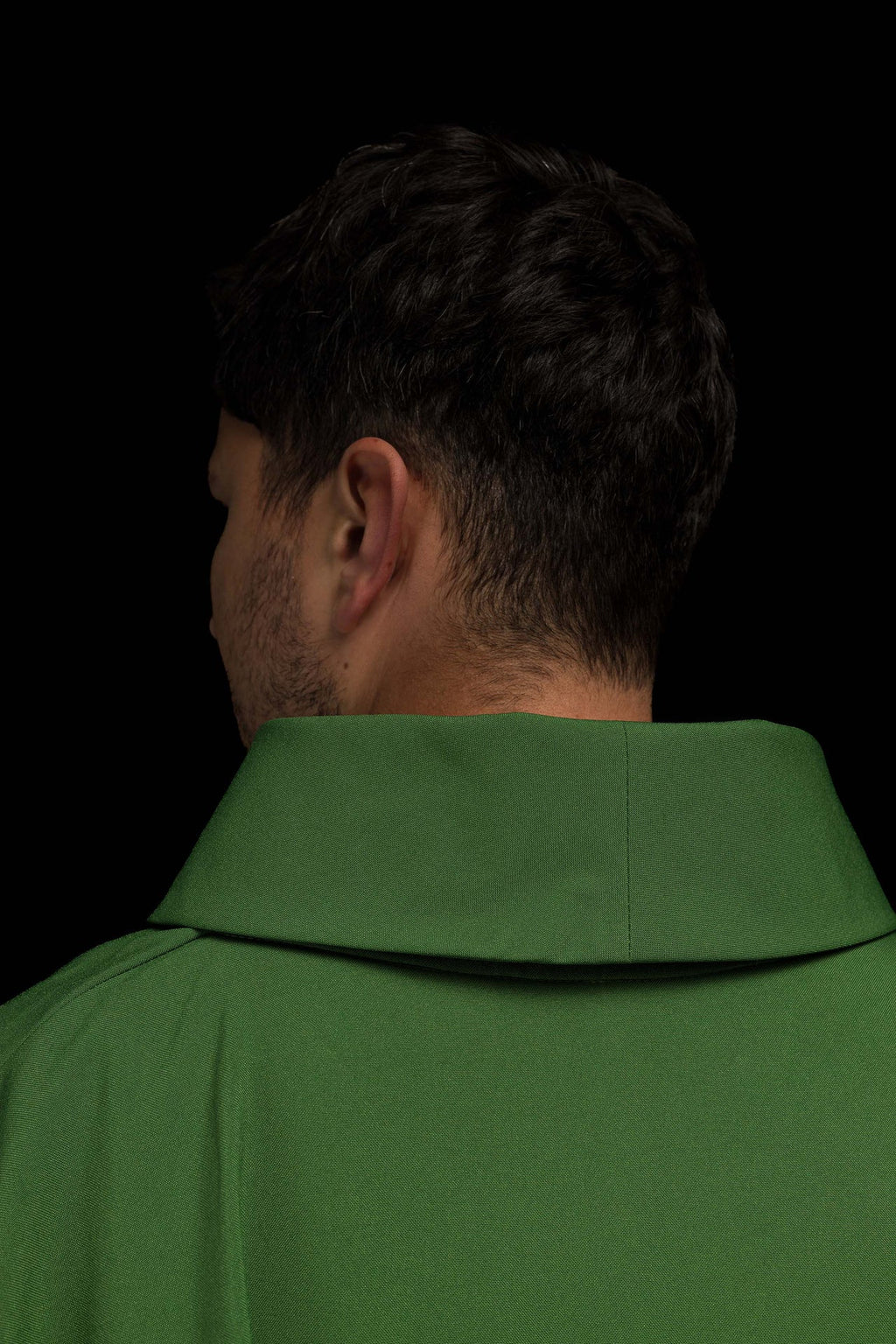 Zielony ornat haftowany z złotym motywem IHS - ORNATY.PL