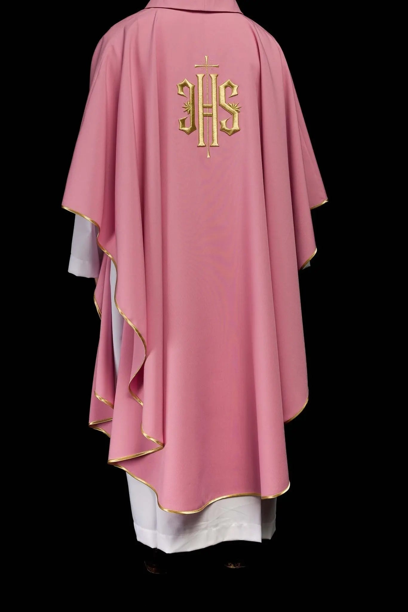 Chasuble brodée avec motif IHS en rose