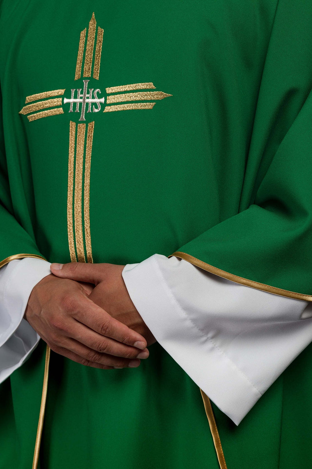 Zielony ornat haftowany z Krzyżem IHS - ORNATY.PL