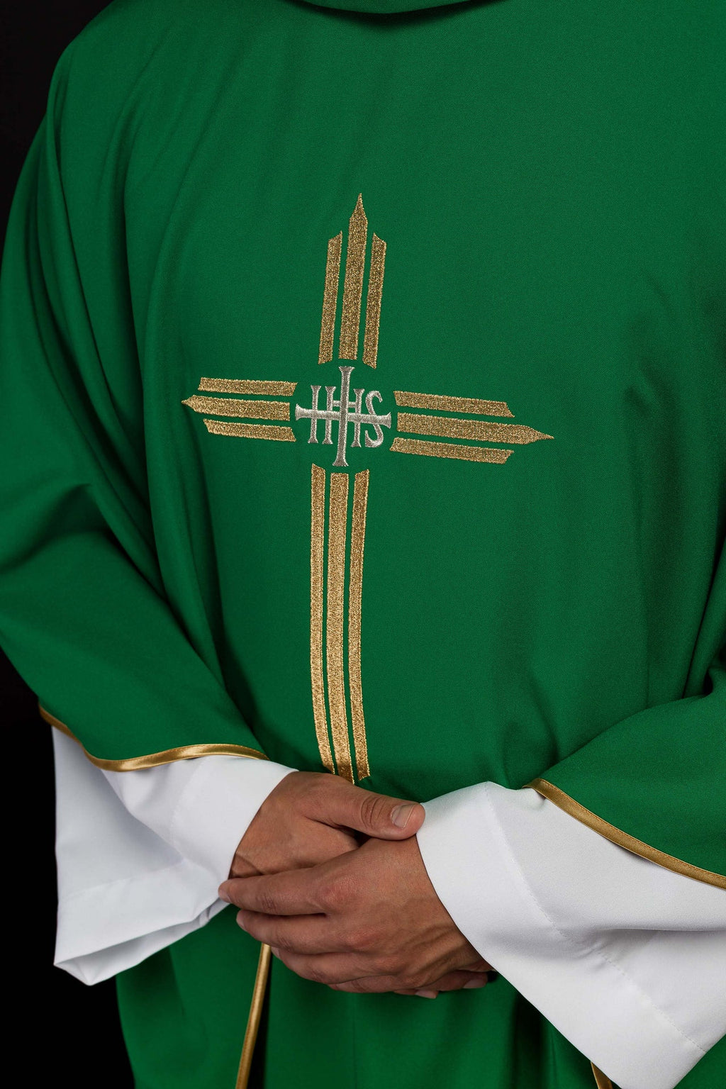Zielony ornat haftowany z Krzyżem IHS - ORNATY.PL
