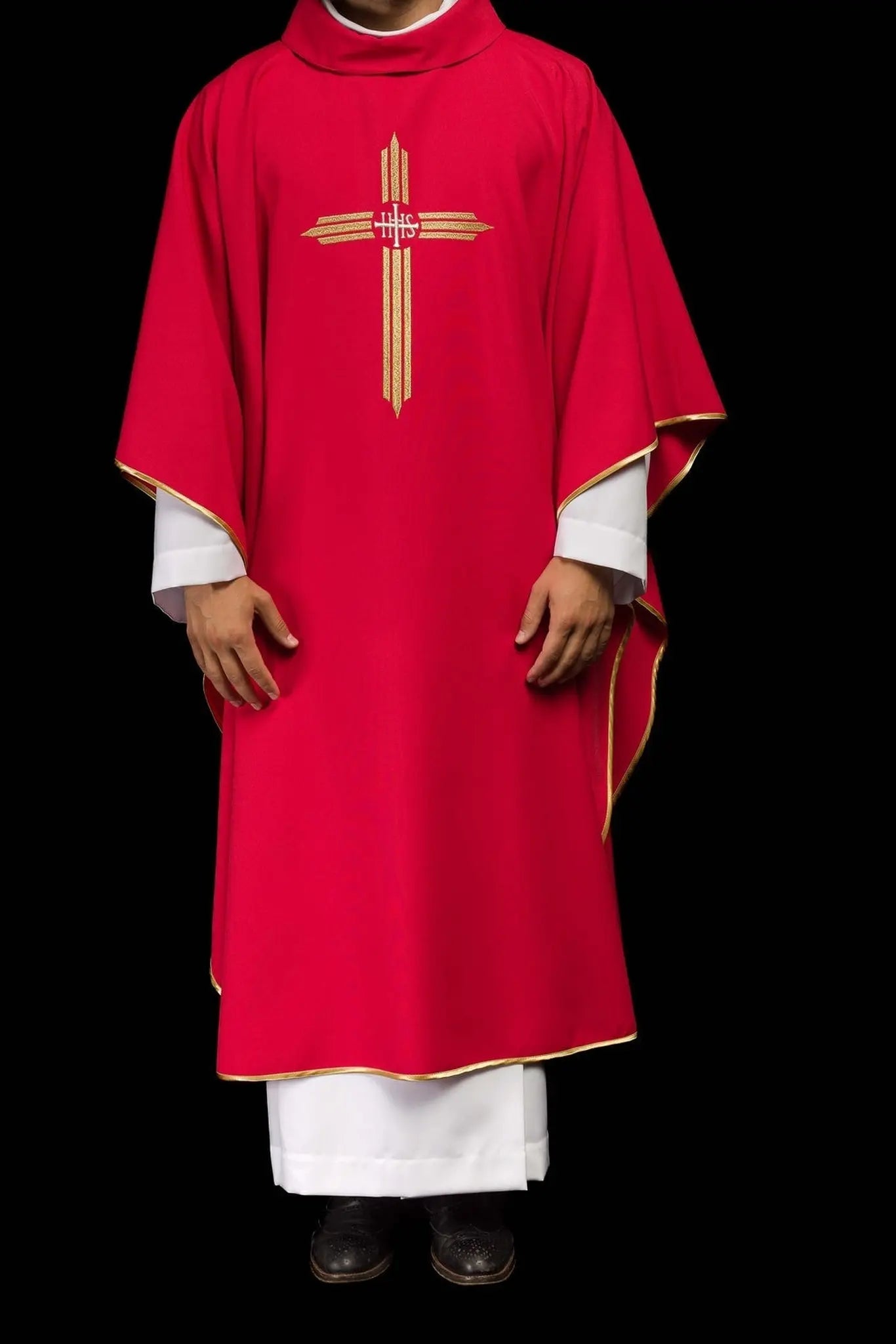 Chasuble rouge brodée avec croix IHS