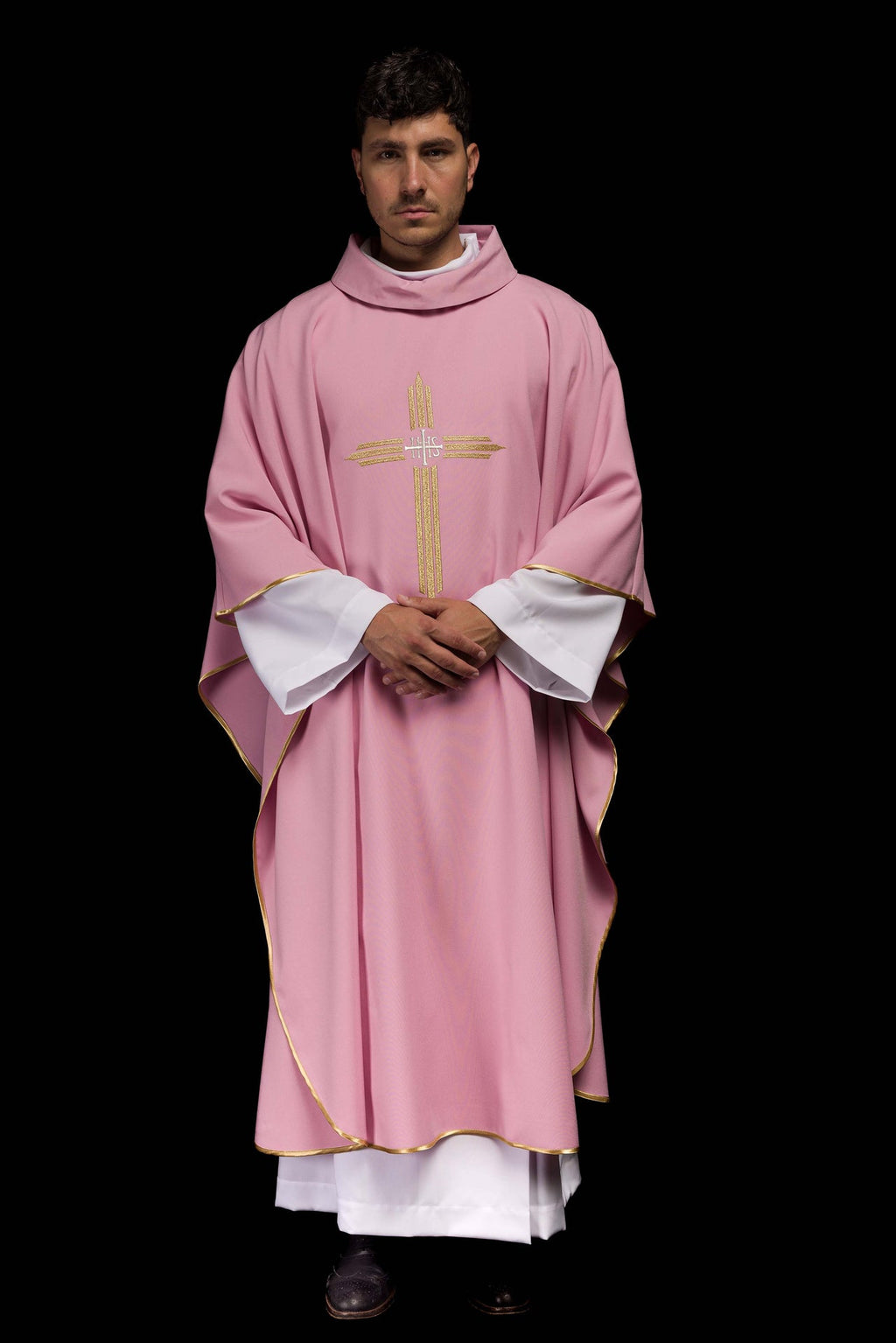 Różowy ornat z złotym haftem IHS - ORNATY.PL