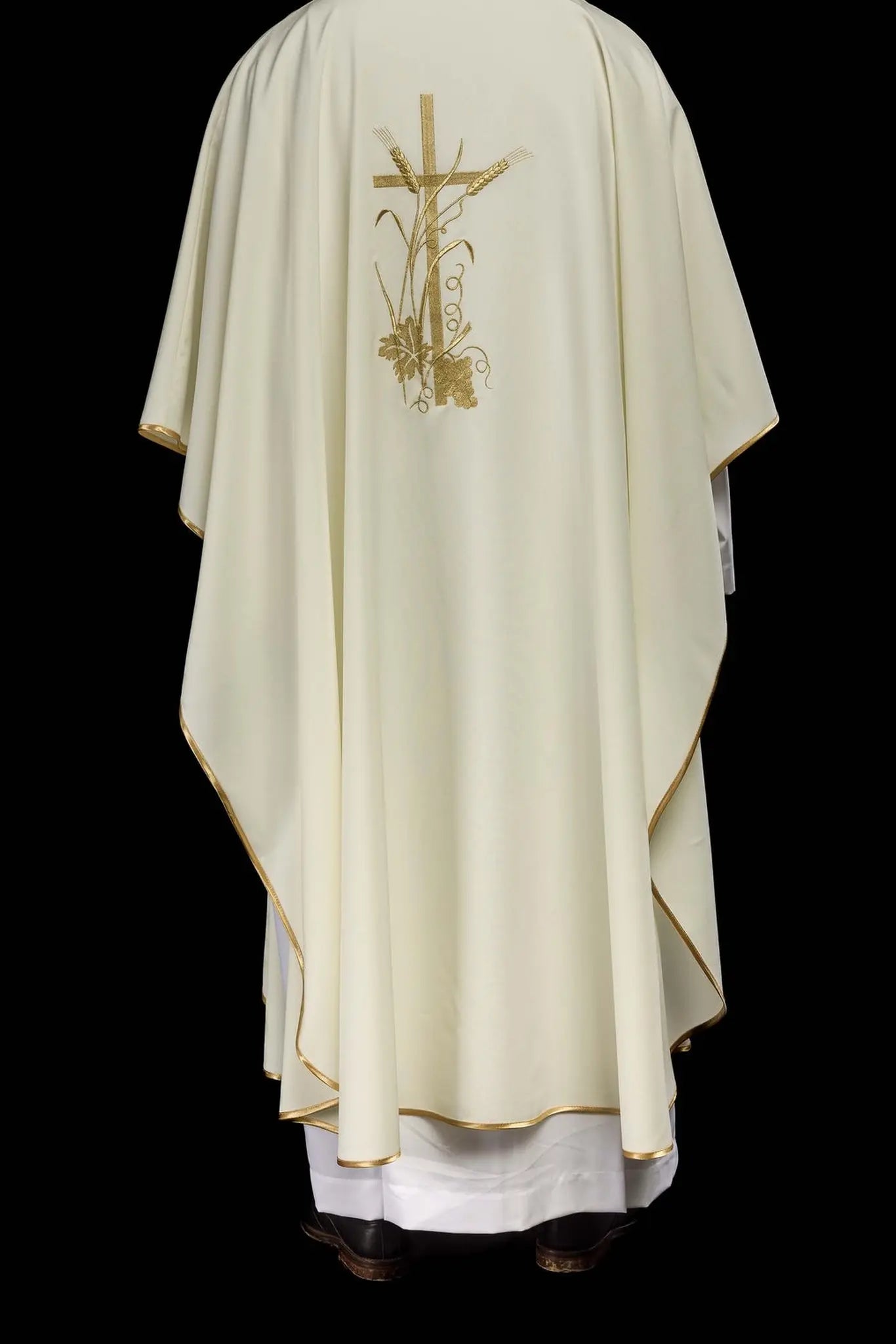 Chasuble brodée en écru