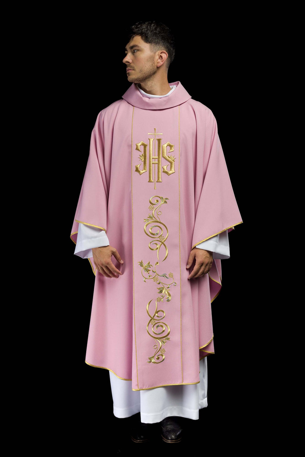 Różowy ornat haftowany IHS - ORNATY.PL