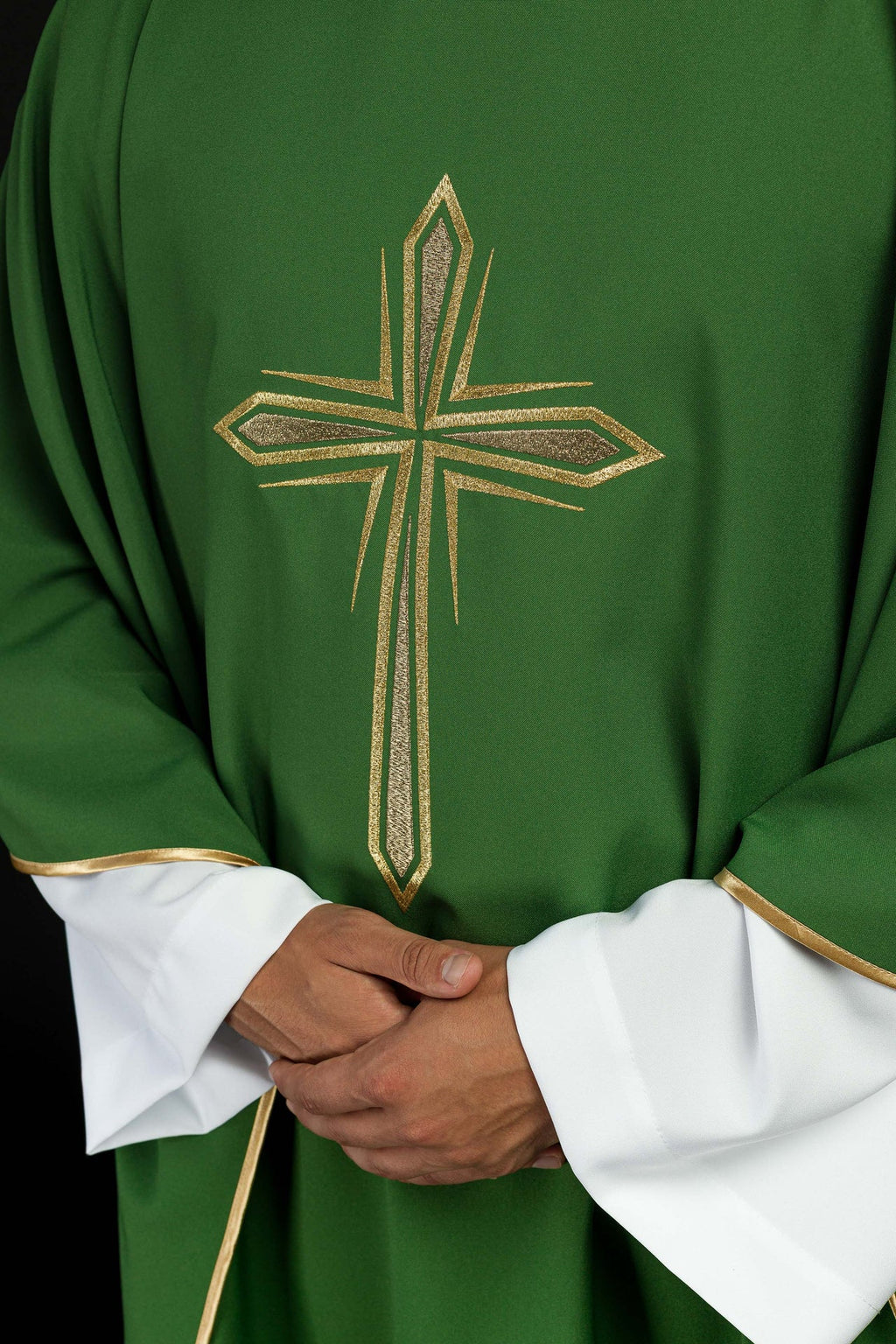 Zielony ornat z haftowanym krzyżem - ORNATY.PL