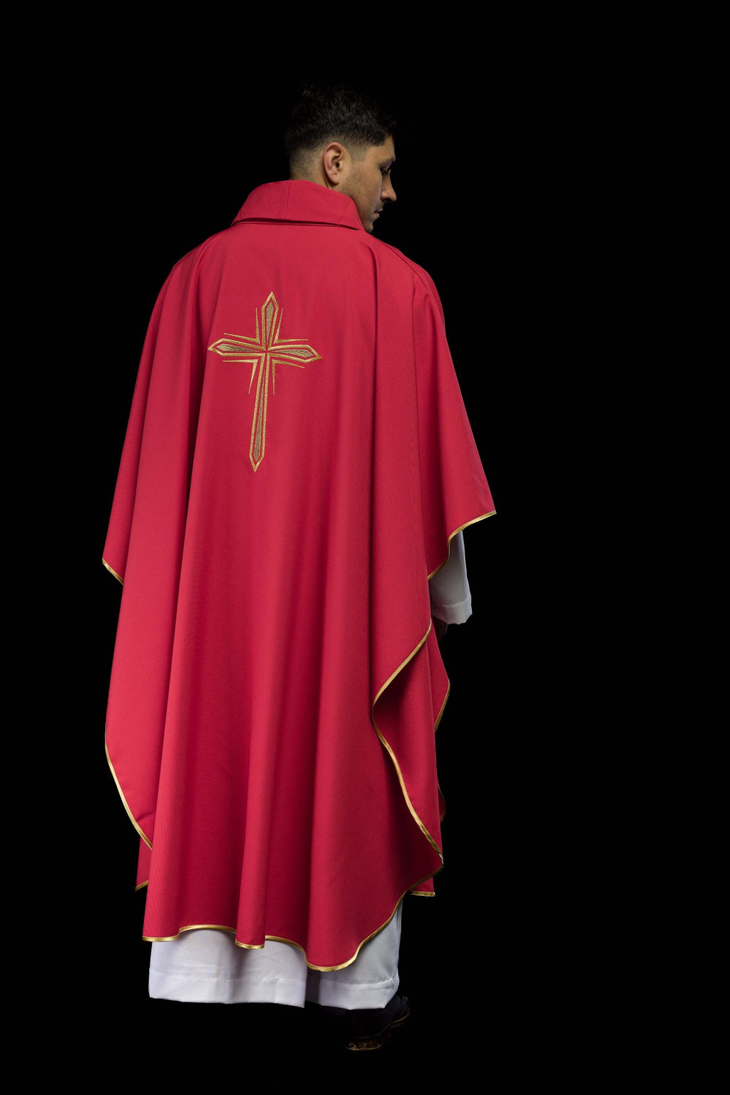 Czerwony ornat haftowany z wzorem krzyża - ORNATY.PL