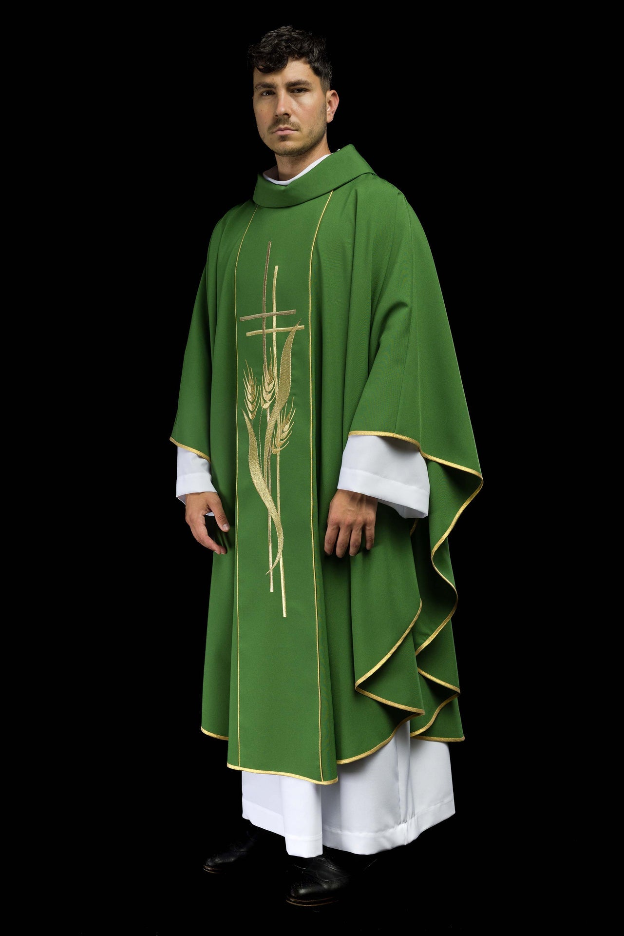 Zielony ornat haftowany motywami krzyża i kłosów - ORNATY.PL