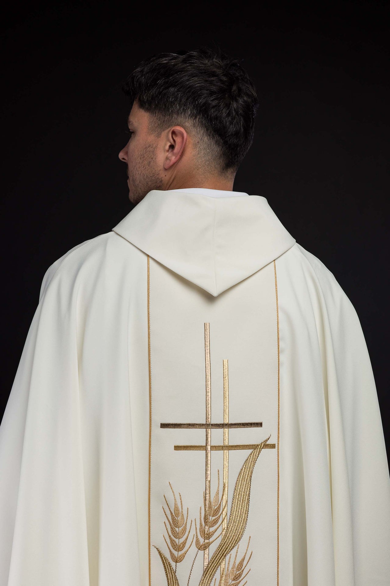 Ornat haftowany motywami krzyża i kłosów ecru - ORNATY.PL