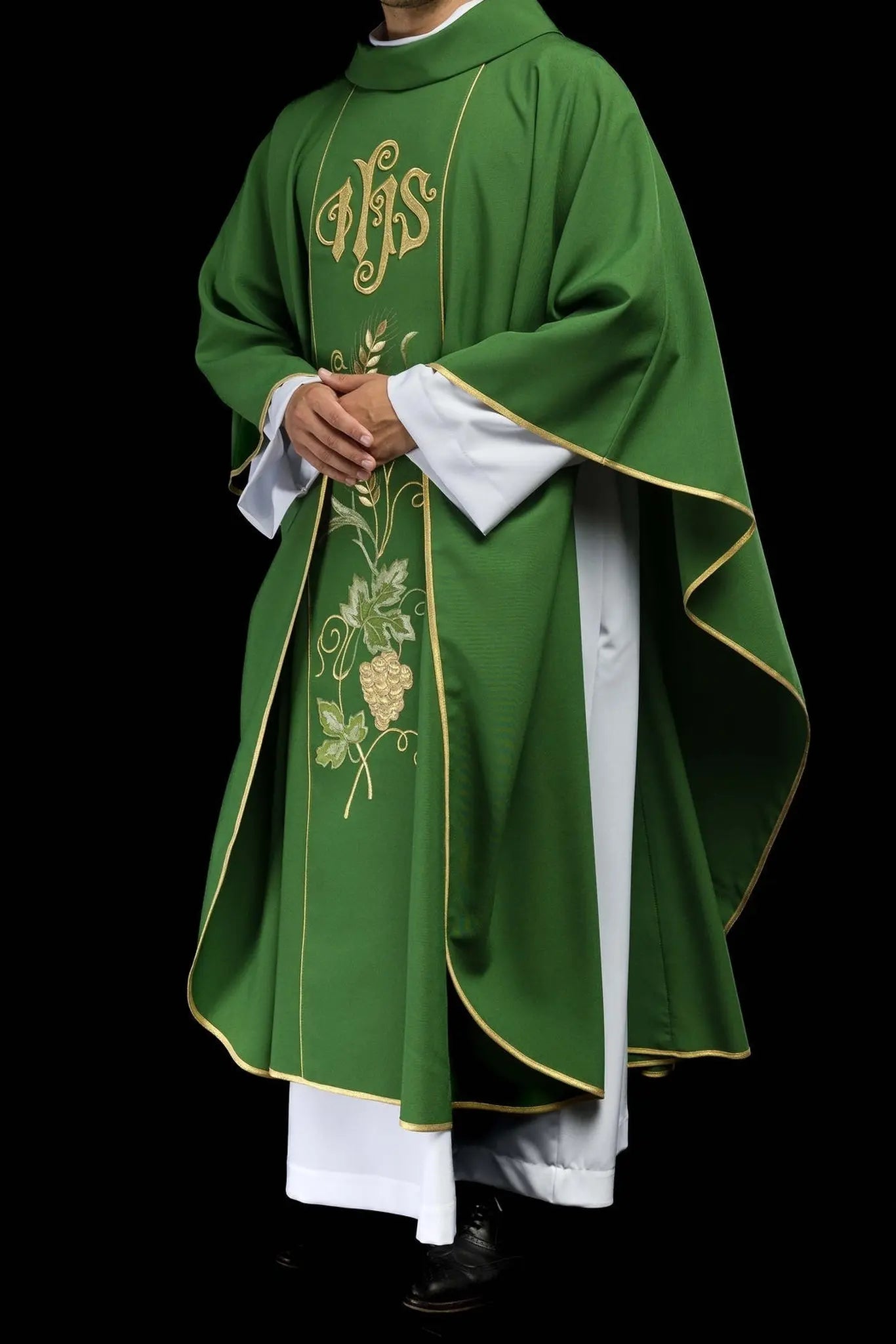 Chasuble verte à ceinture avec broderie IHS, oreilles et raisins