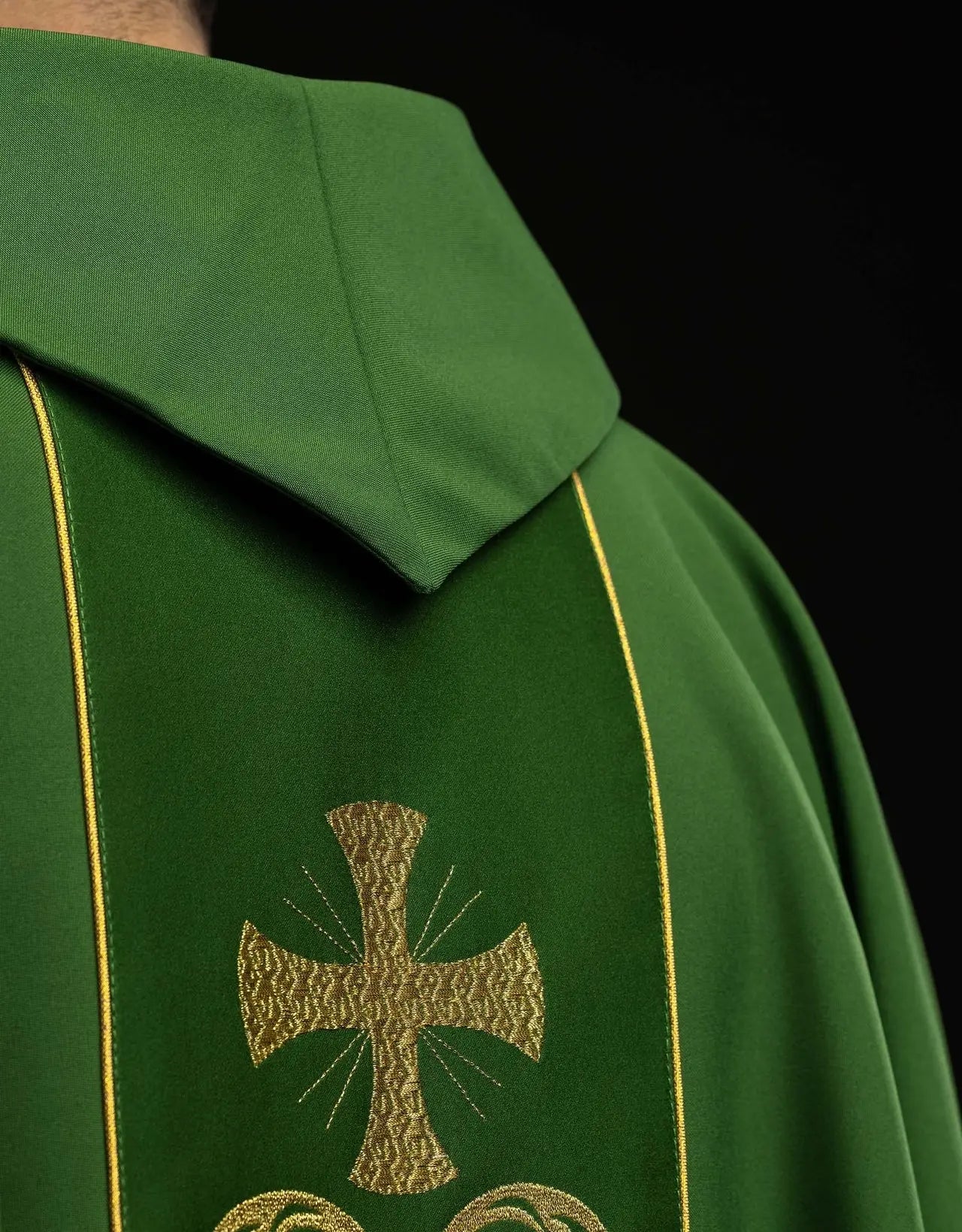 Chasuble verte avec orfreie eucharistique brodée