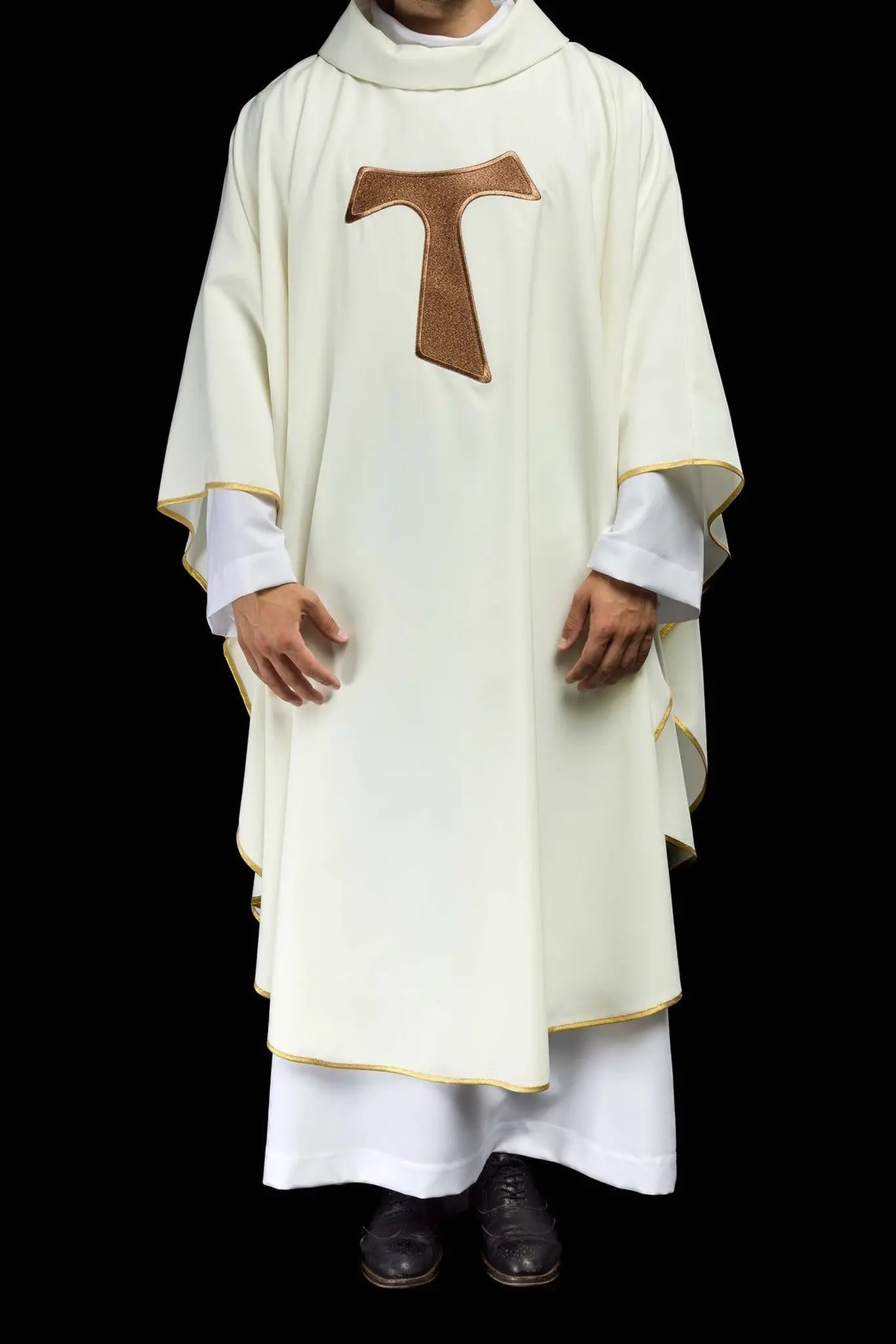 Chasuble liturgique avec croix franciscaine