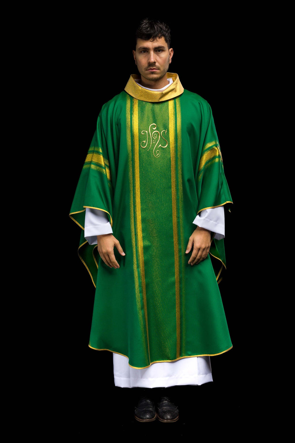 Chasuble verte brodée avec motif IHS et dorure