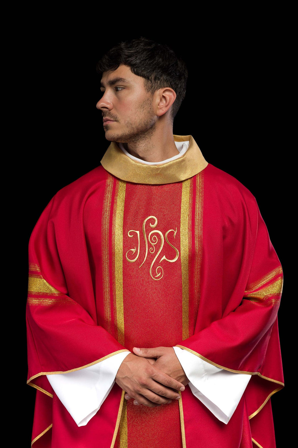 Czerwony ornat haftowany z wzorem IHS ze złoceniami - ORNATY.PL