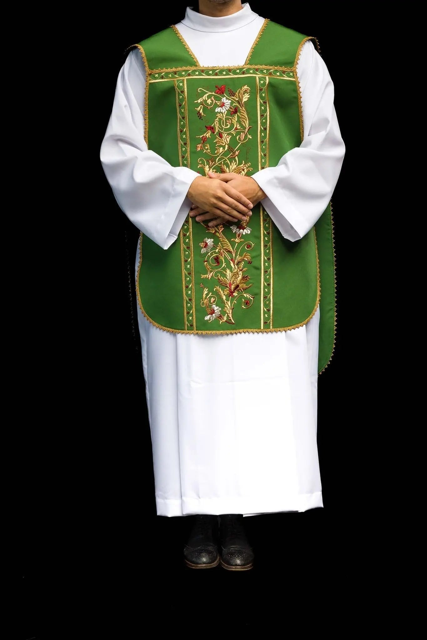 Chasuble romaine verte brodée avec motif IHS