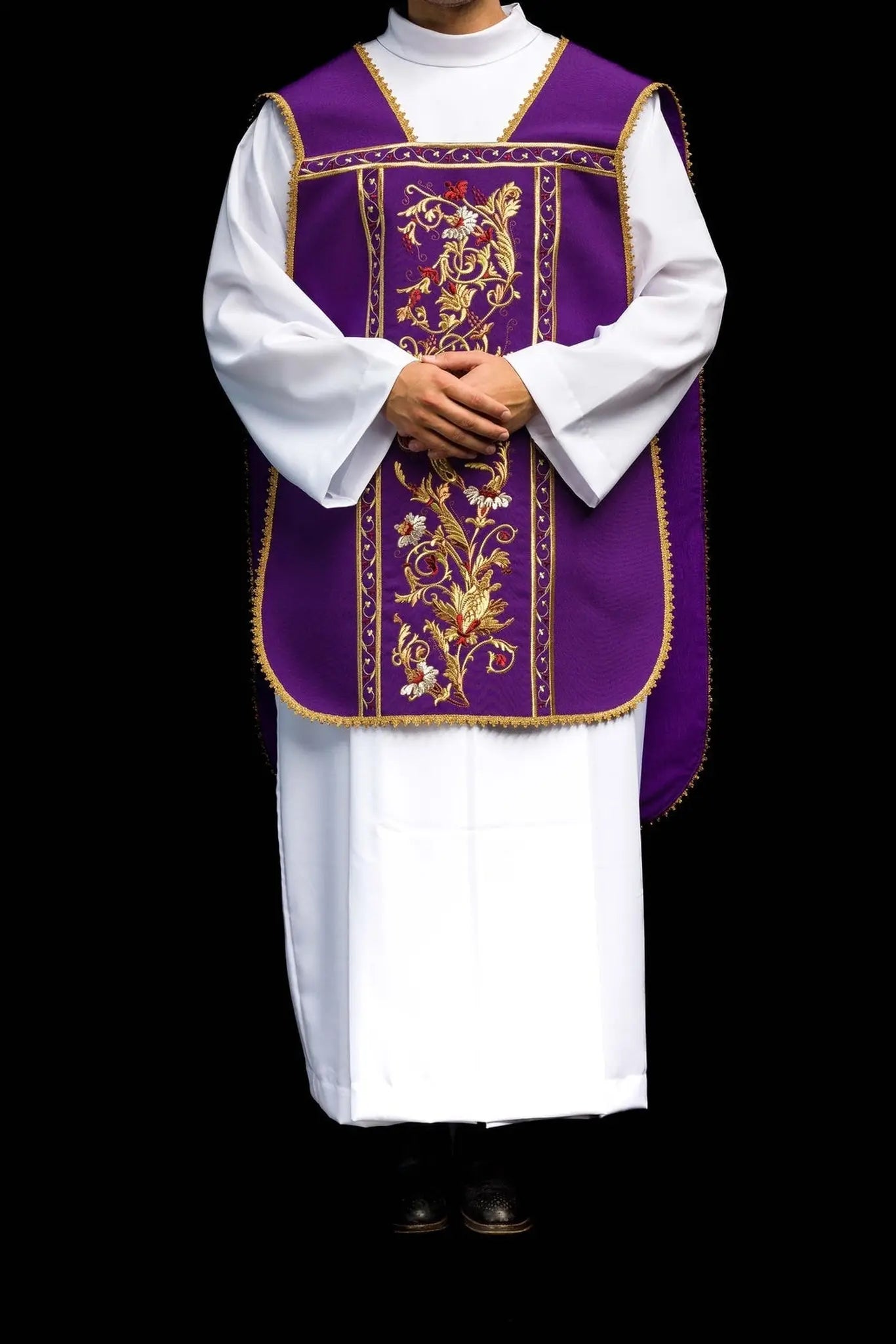 Chasuble romaine violette brodée avec motif IHS