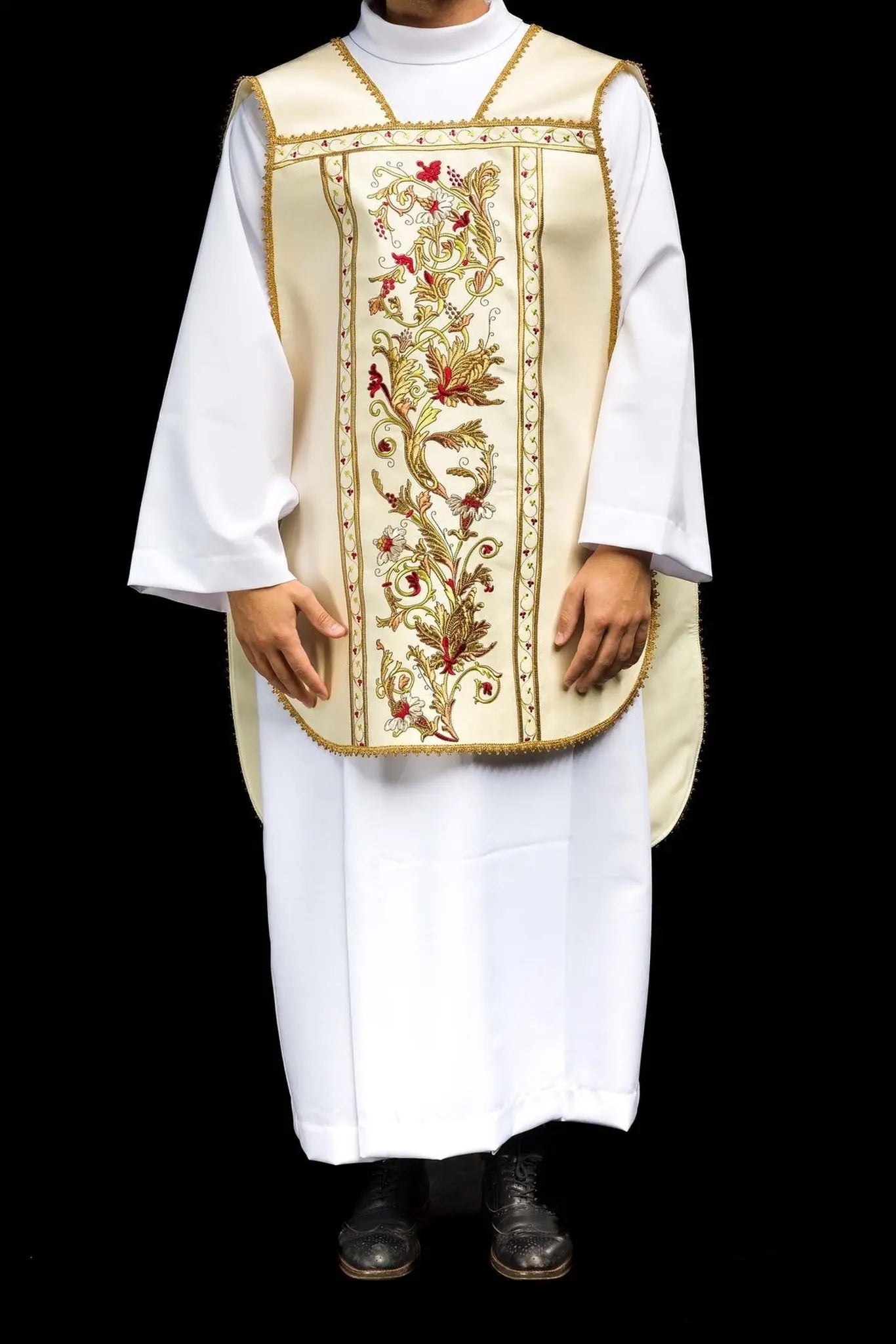 Chasuble romaine brodée avec motif IHS