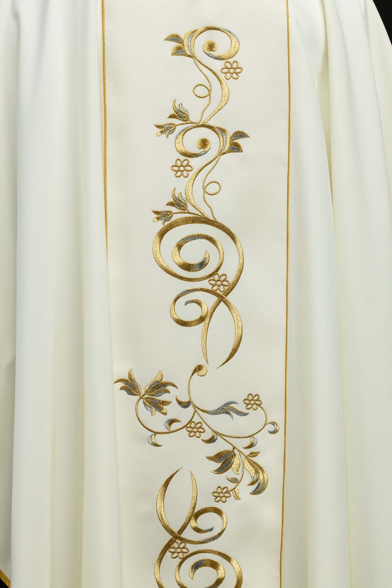Chasuble écrue avec l'image de Jésus le Bon Pasteur