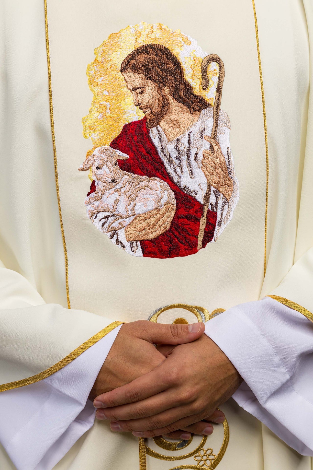 Chasuble écrue avec l'image de Jésus le Bon Pasteur