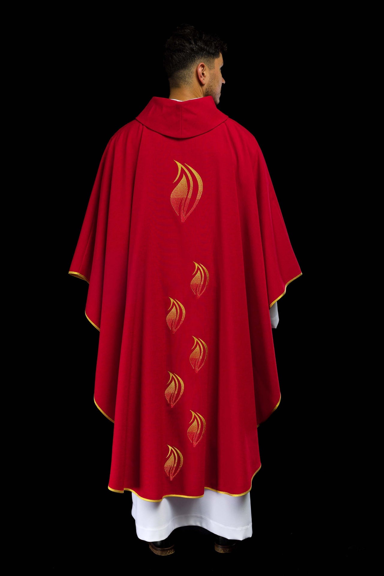 Czerwony ornat z haftem Ducha Świętego - ORNATY.PL