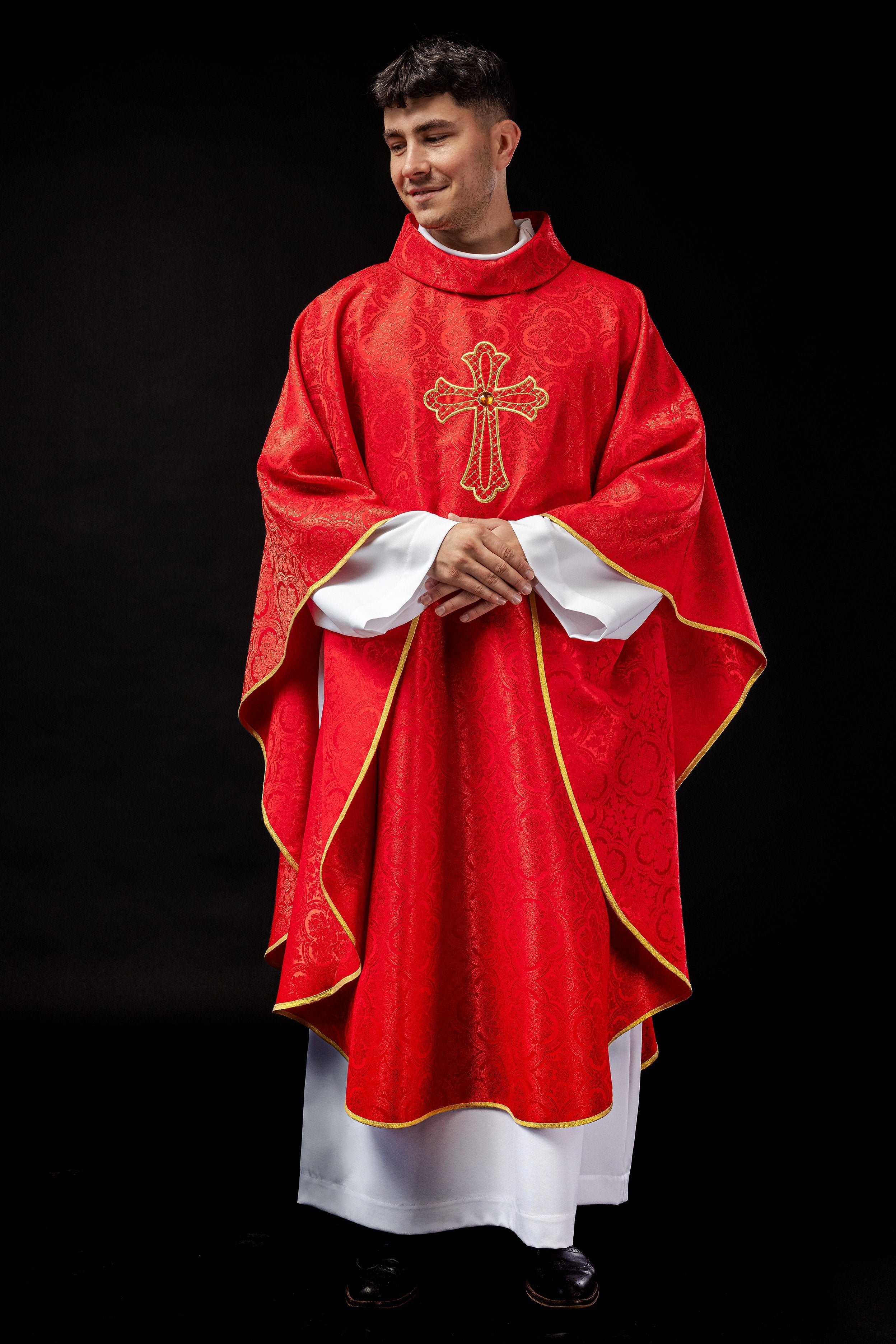 Chasuble brodée avec symbole de la croix Rouge