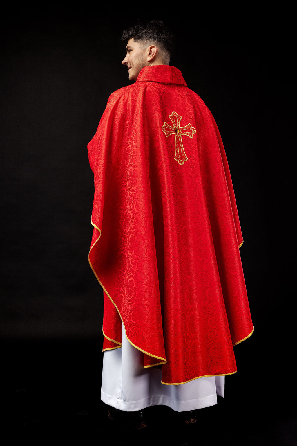 Chasuble brodée avec symbole de la croix Rouge