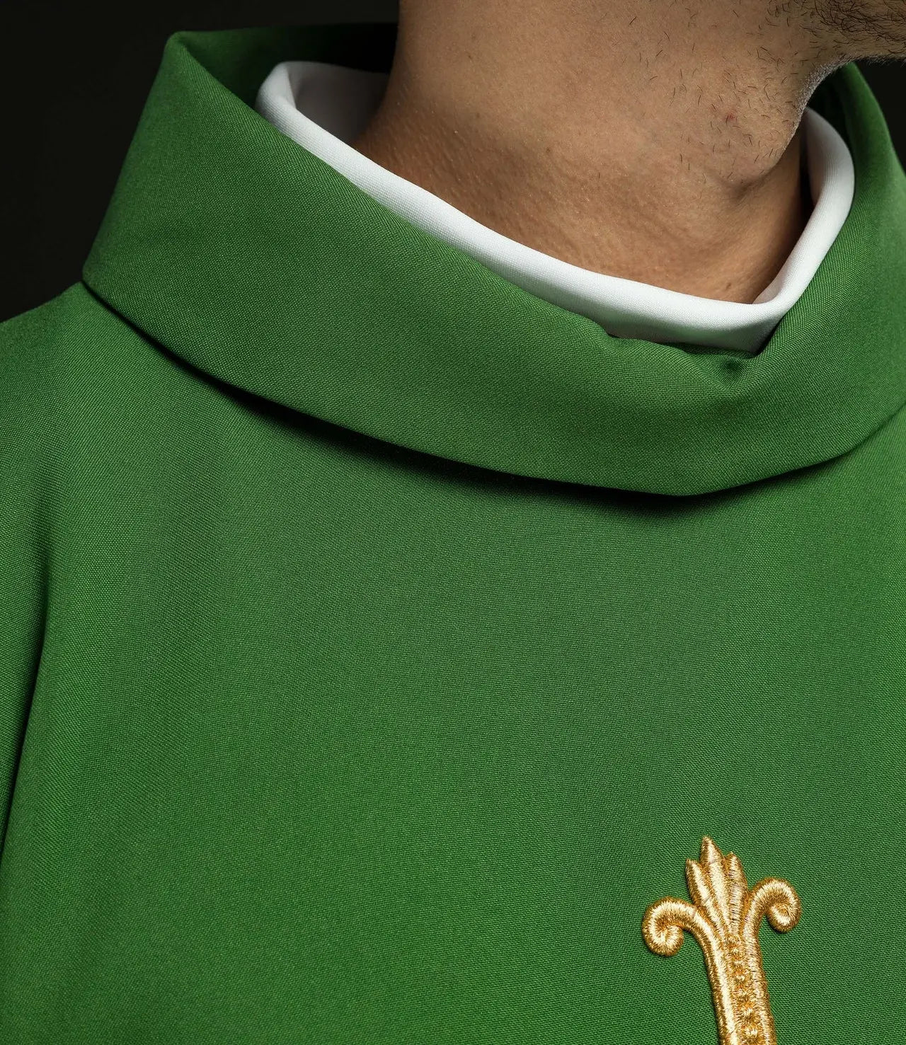 Chasuble verte JHS avec broderie en relief