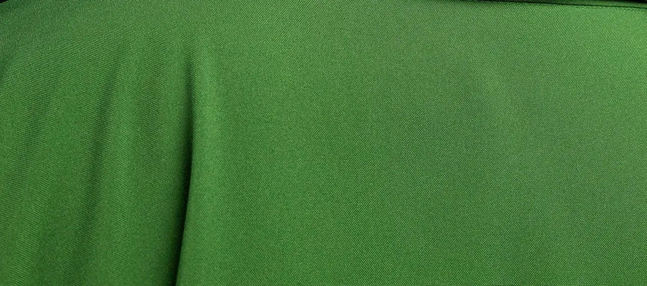Chasuble verte JHS avec broderie en relief