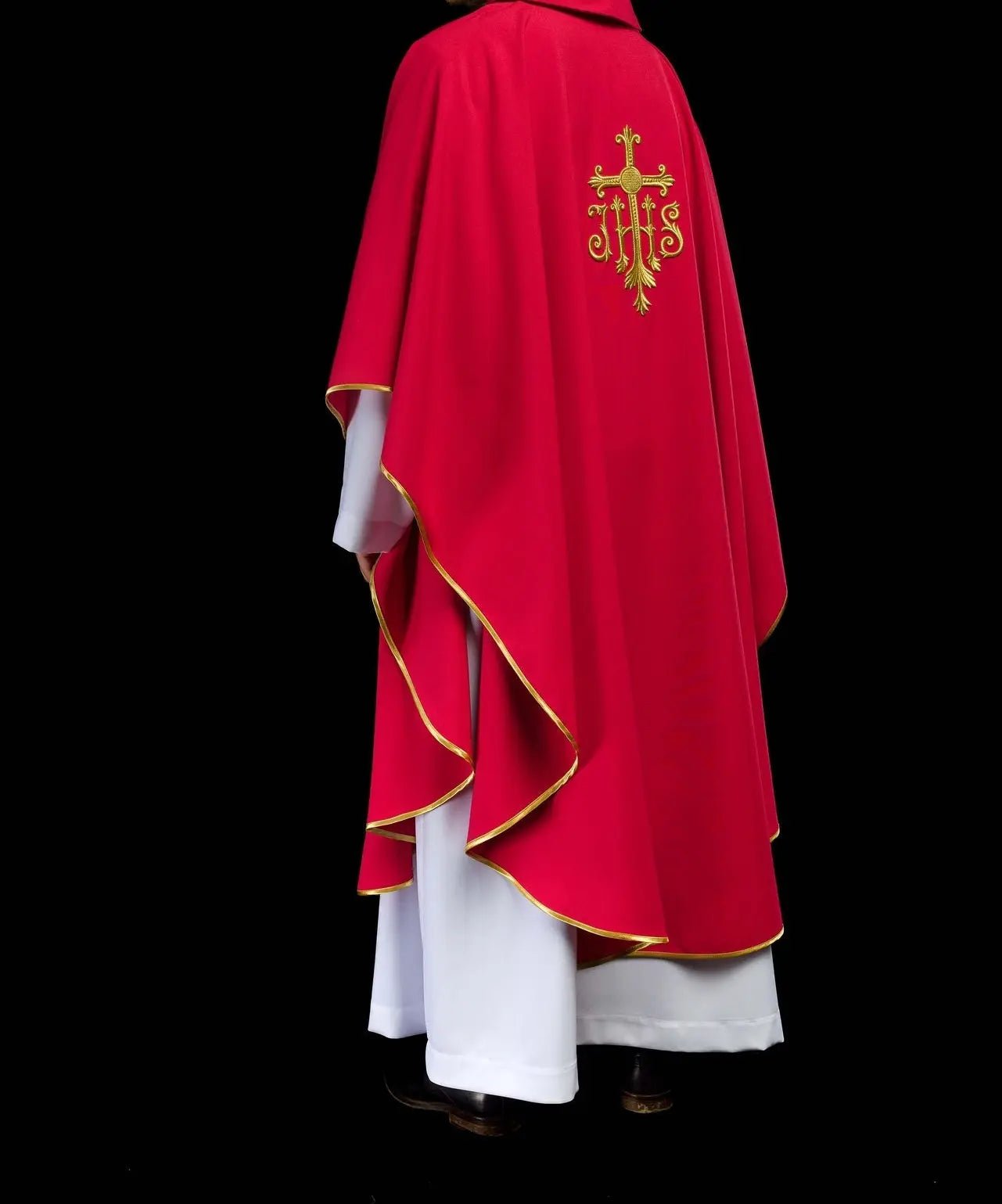 Chasuble rouge brodée avec symbole JHS