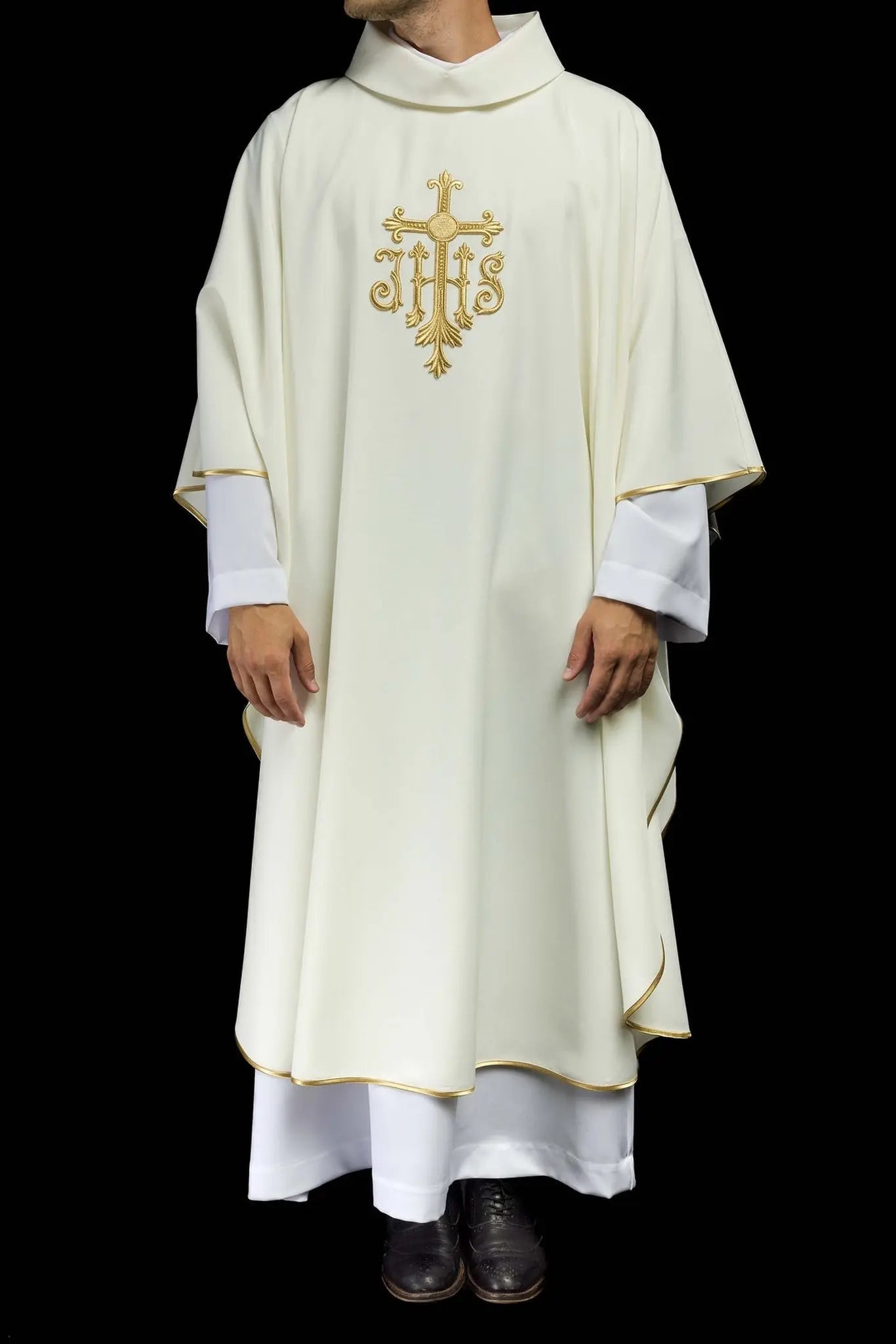 Chasuble brodée croix écrue