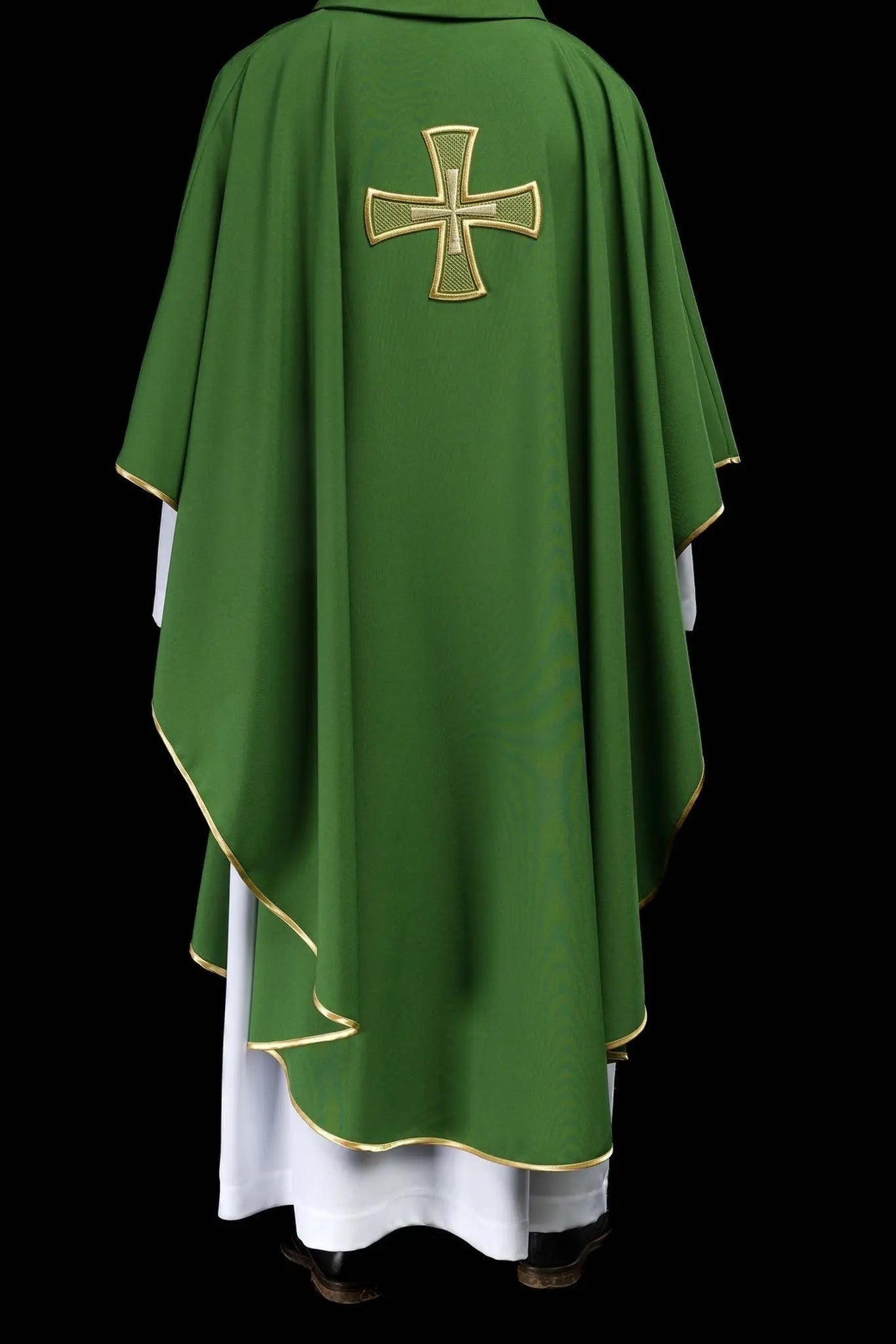 Chasuble brodée verte avec motif de croix
